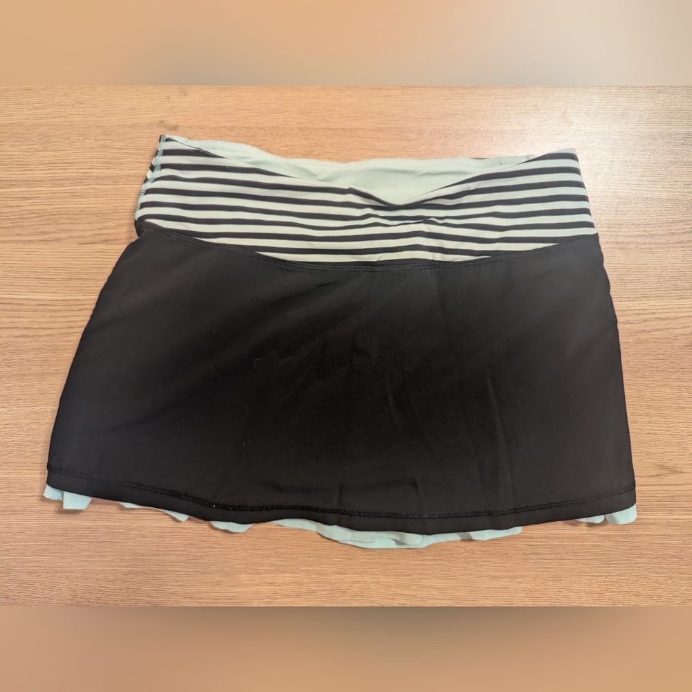 Lululemon skirt size 4